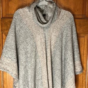 NWT northern angel poncho sweater with cowl neck fringe size small/medium